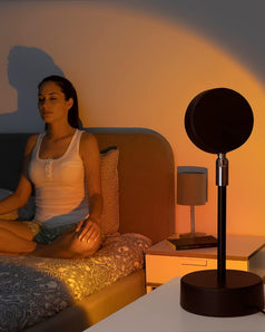 [RESIGILAT] Lampa proiector apus cu lumina calda si efect relaxant