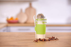 [RESIGILAT] Emsa ClipGo, Cana iaurt 450 ml, Transparenta, Verde deschis