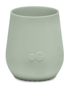 [RESIGILAT] Tiny Cup ezpz Salvie – ceașcă de antrenament antiderapantă pentru bebeluși