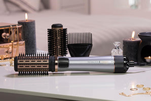 Perie rotativă cu aer cald Remington Keratin Protect (include 3 accesorii: 2 perii rotunde + concentrator pentru volum la rădăcini) + cleme de păr, înveliș ceramic cu ulei de migdale, AS8811, Gri