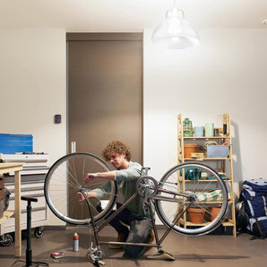 [RESIGILAT] Bec LED Philips Hue E27, 1600lm, alb cald, control prin aplicatie