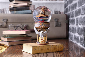 [RESIGILAT] Glob de zapada Harry Potter Prima zi la Hogwarts 19,5 cm
